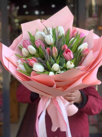 Bouquet with 25 tulips