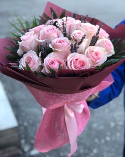 Bouquet of 15 pink roses
