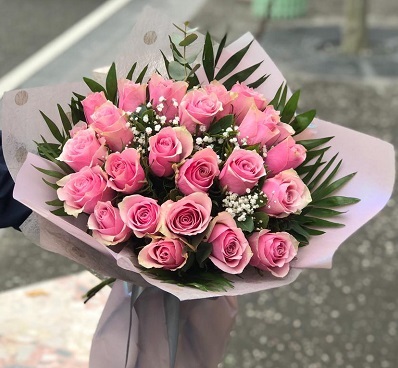 Bouquet of 24 pink roses