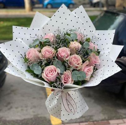 Buqete me 12 trendafila roze