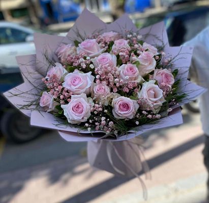 Buqete me 15 trendafila roze