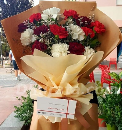 Bouquet of 15 colorful carnations