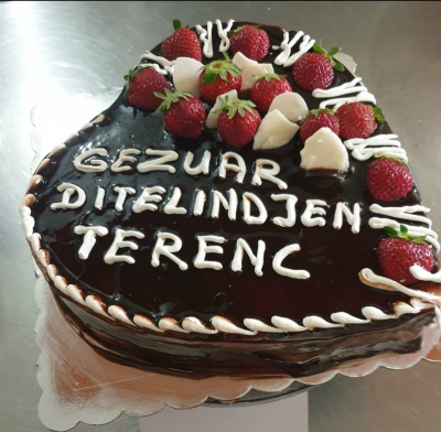 Heart Caramel Cake