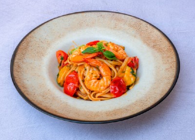 Linguine with Shrimp, Zucchini, Cherry Tomatoes