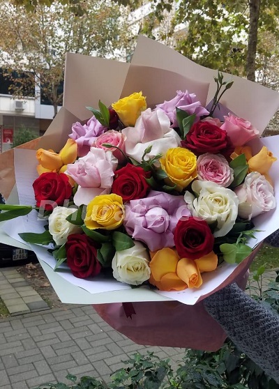 Buqete me 30 trendafila shumengjyresh